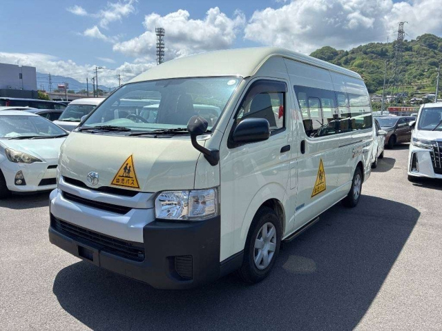 Toyota HiAce Commuter (KDH223B)