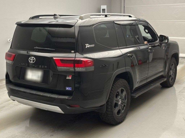 Toyota Land Cruiser GR Sport (FJA300) 4WD 2
