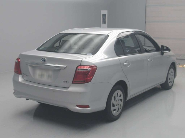 Toyota Corolla Axio Hybrid EX (NKE165) 2