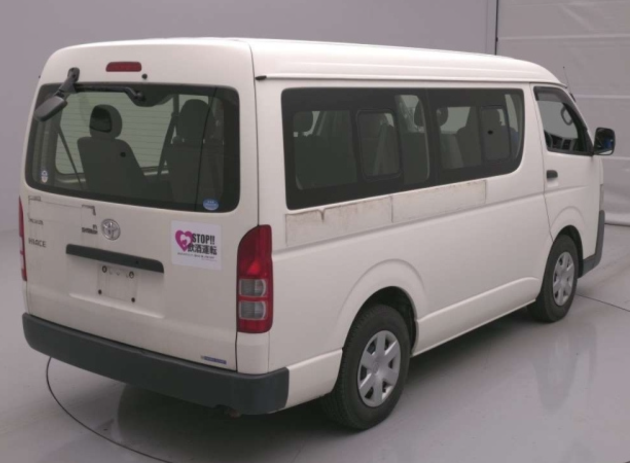 Toyota HiAce Commuter DX (TRH214W) 2