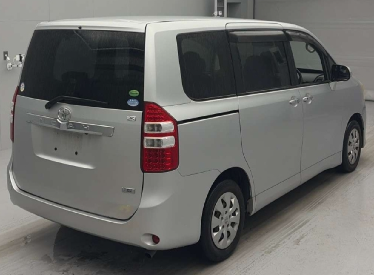 Toyota Noah X Special Edition (ZRR70G) 2