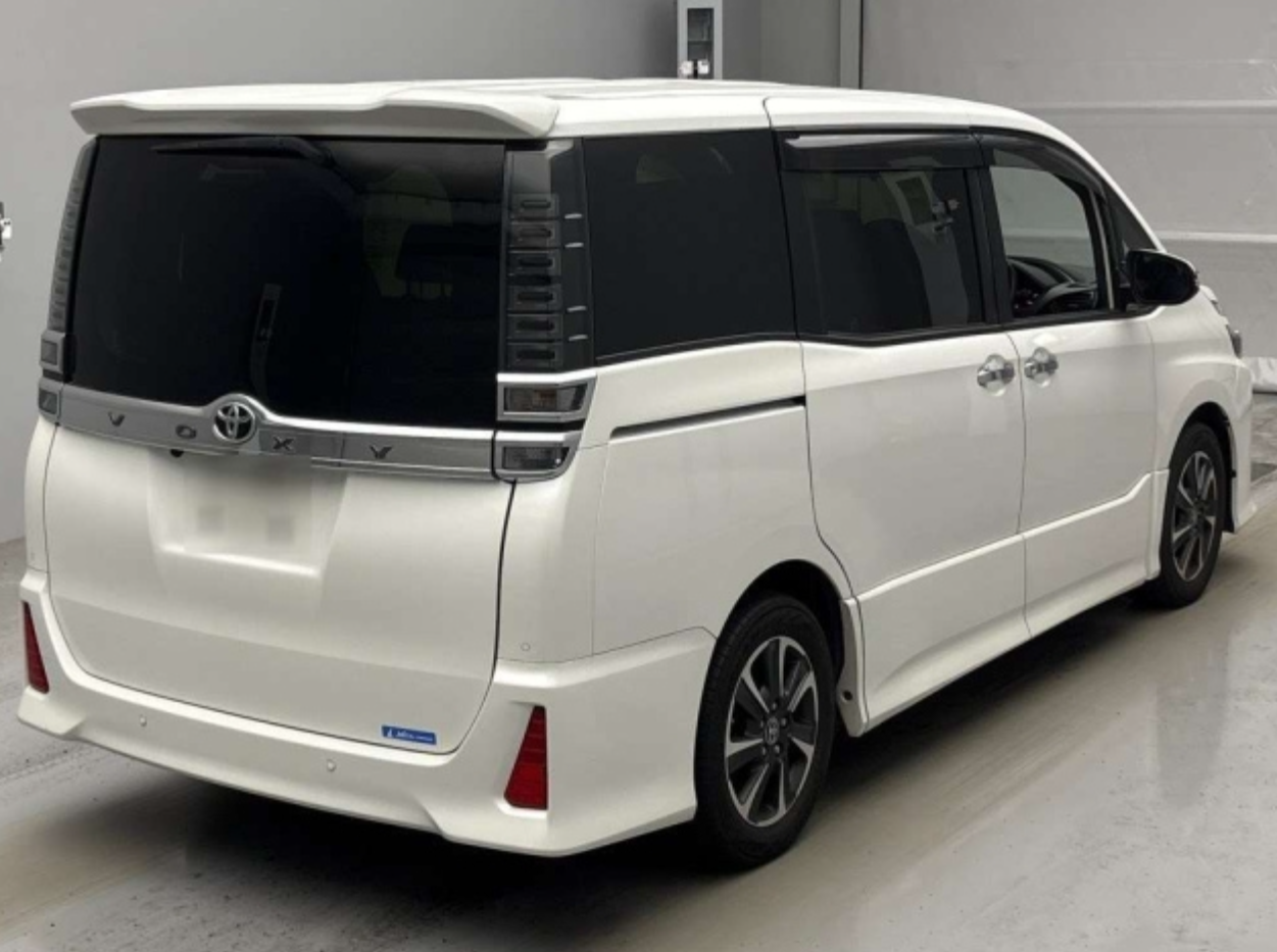 Toyota Voxy ZS “Kira 3” (ZRR80W) 2