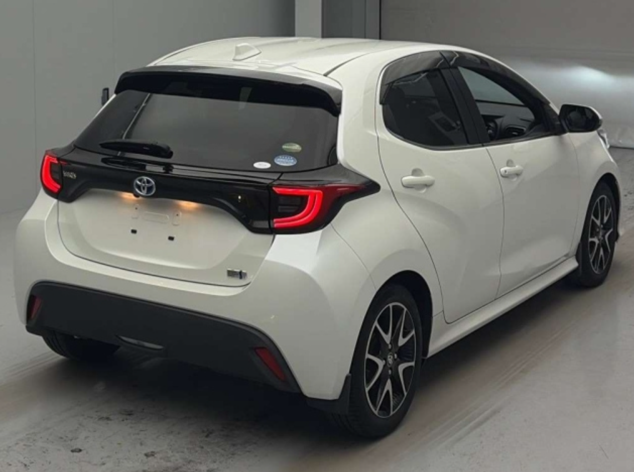 Toyota Yaris Hybrid X (MXPH10) 2