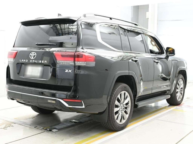 Toyota Land Cruiser ZX 4WD (VJA300W) 2