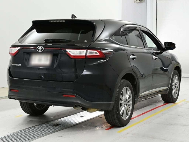 Toyota Harrier Premium (ZSU60W) 2