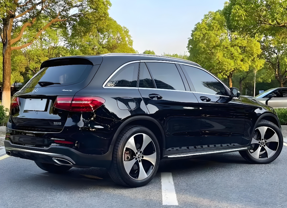 Mercedes-Benz GLC300 2