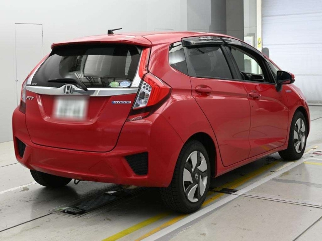 Honda Fit Hybrid L Package (GP5) 2