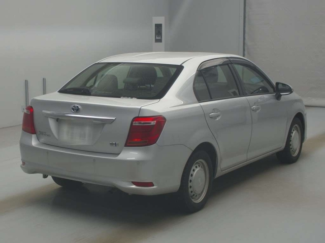 Toyota Corolla Axio Hybrid EX (NKE165) 2